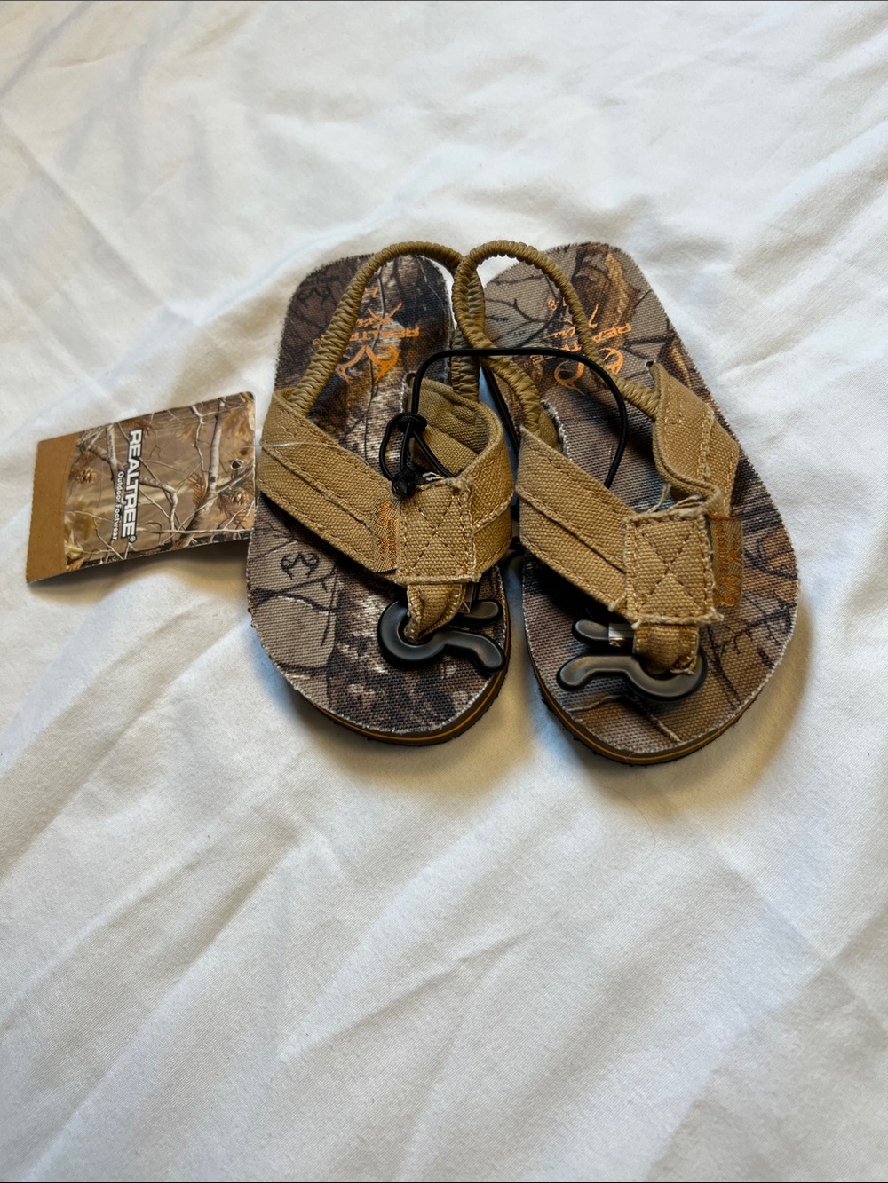 Realtree Toddler Camo Flip Flop Sandals in Tan and Brown